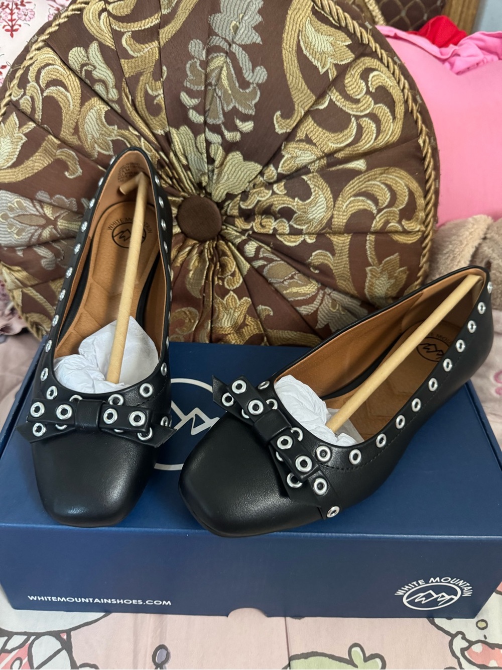 White Mountain Women’s Black Grommet Bow Flats